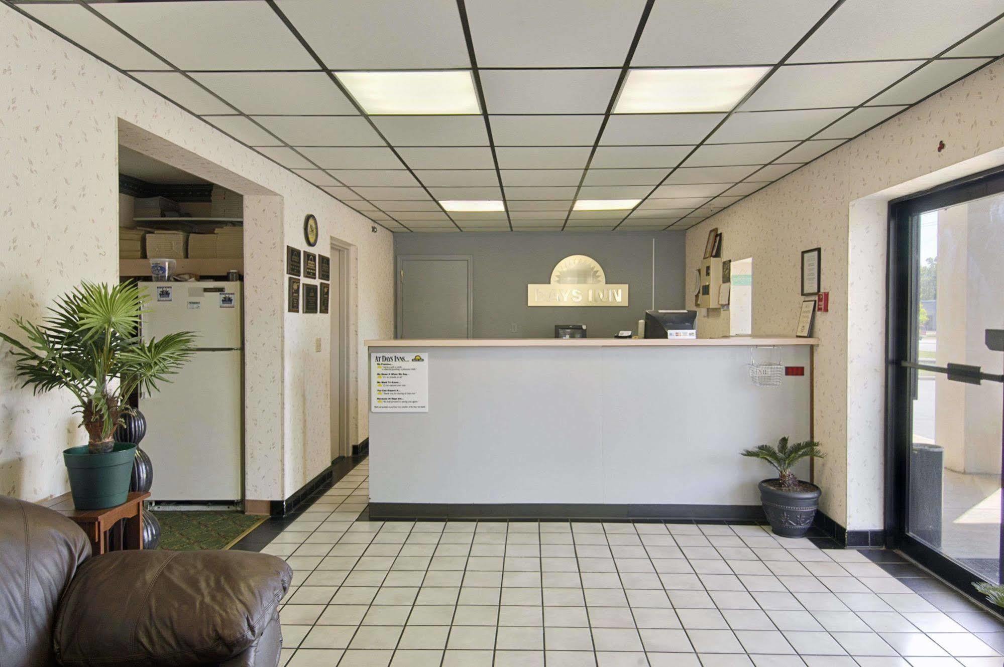 Days Inn Cheraw Екстериор снимка