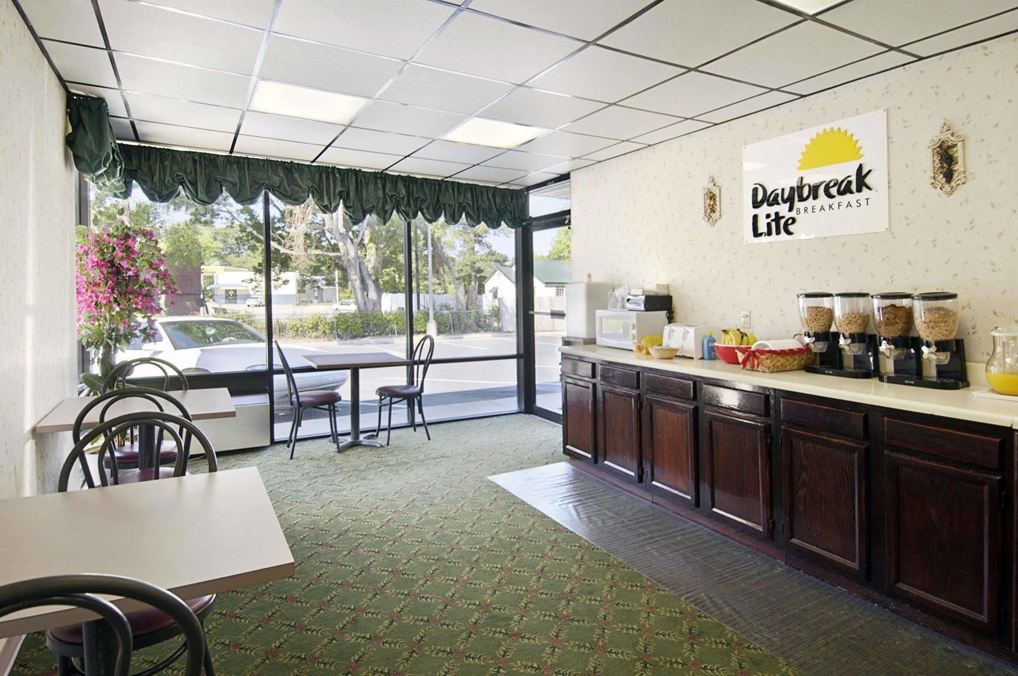 Days Inn Cheraw Ресторант снимка