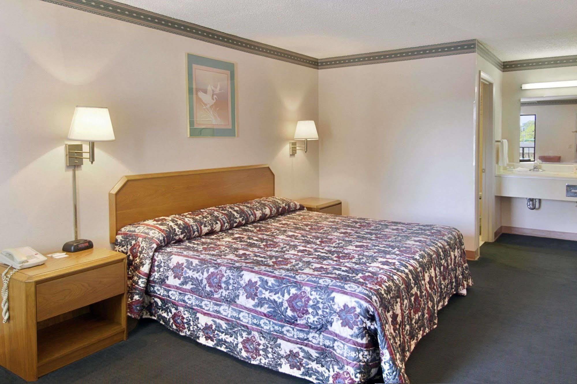 Days Inn Cheraw Стая снимка