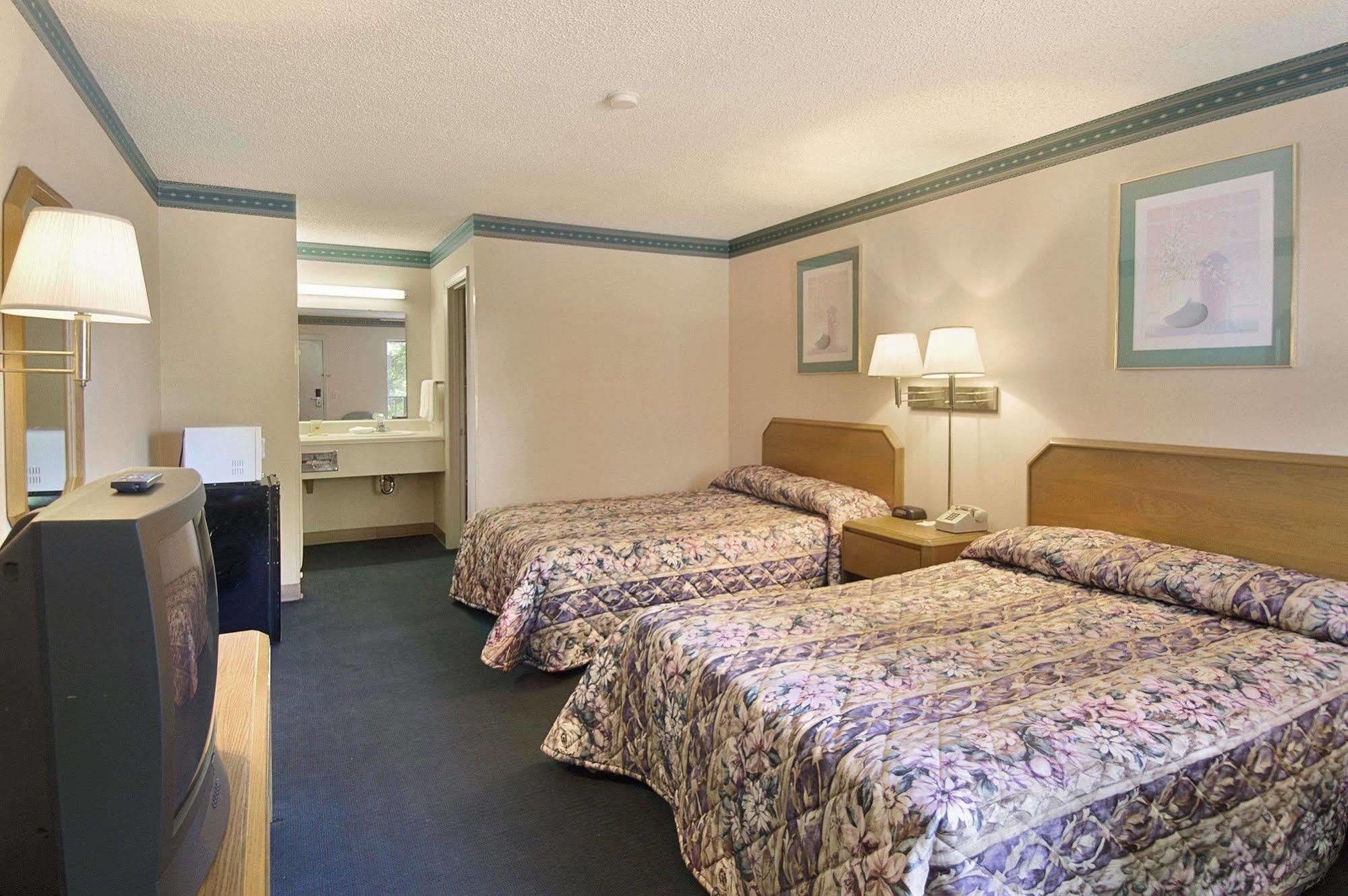 Days Inn Cheraw Стая снимка