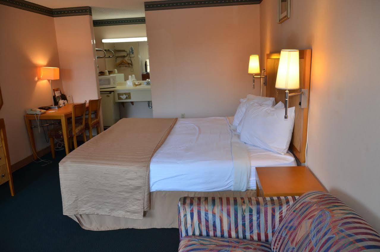 Days Inn Cheraw Екстериор снимка