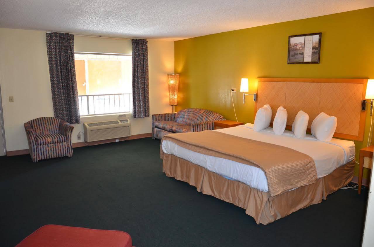 Days Inn Cheraw Екстериор снимка