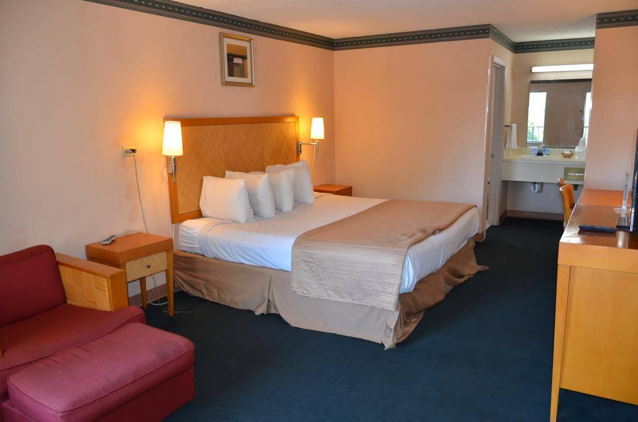 Days Inn Cheraw Екстериор снимка
