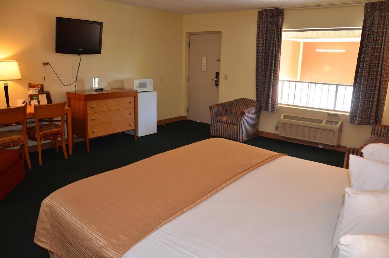 Days Inn Cheraw Екстериор снимка