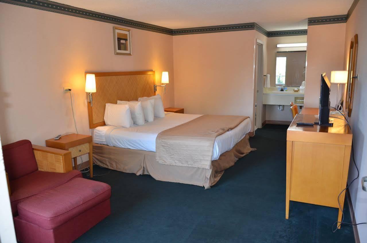 Days Inn Cheraw Екстериор снимка