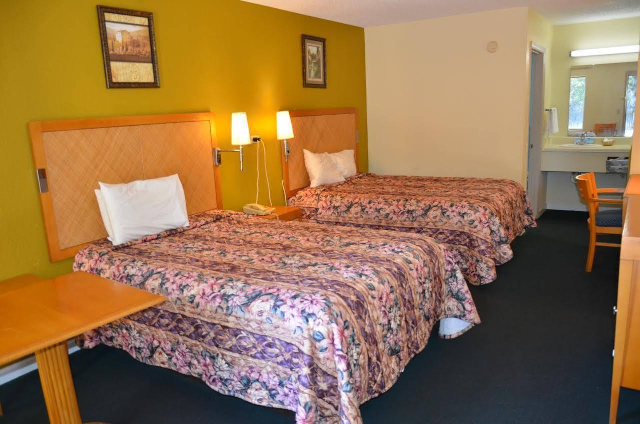 Days Inn Cheraw Екстериор снимка