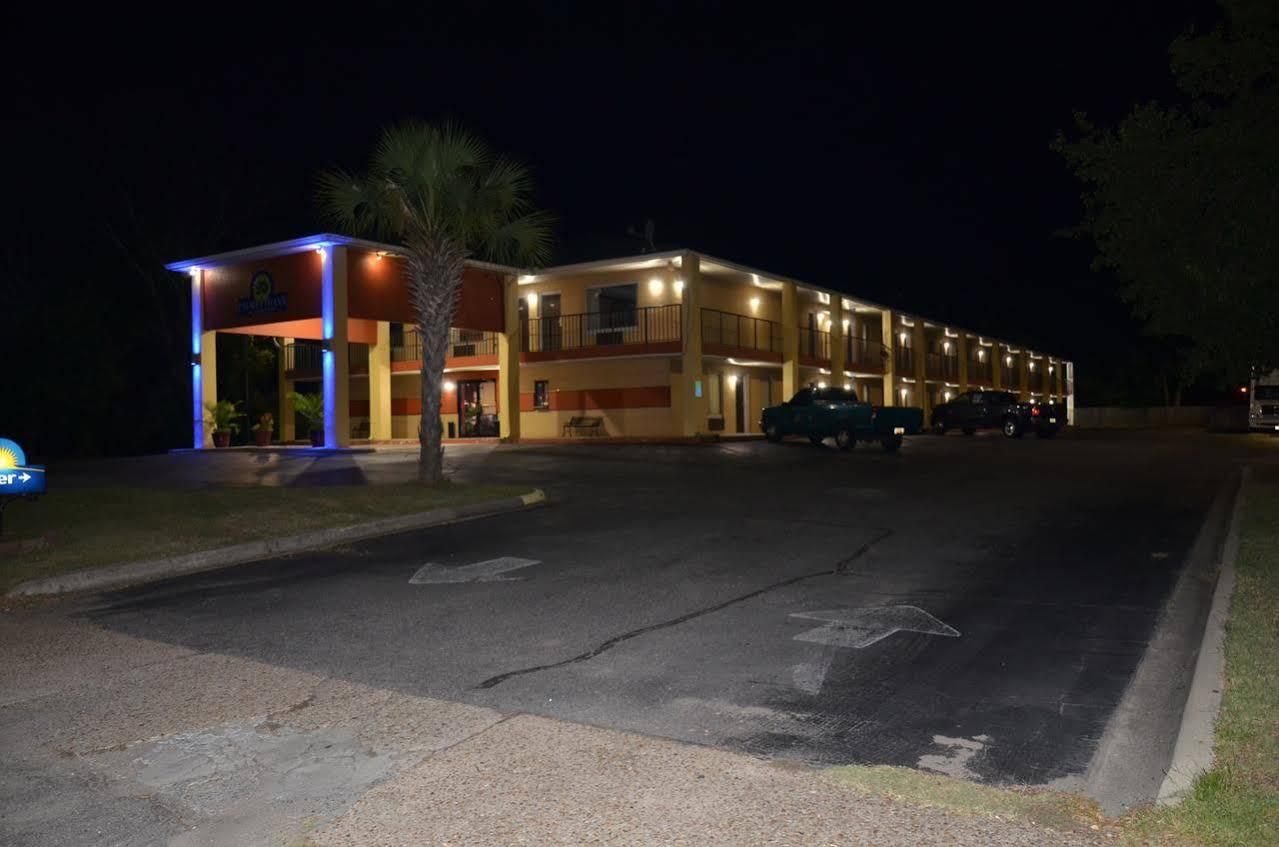 Days Inn Cheraw Екстериор снимка