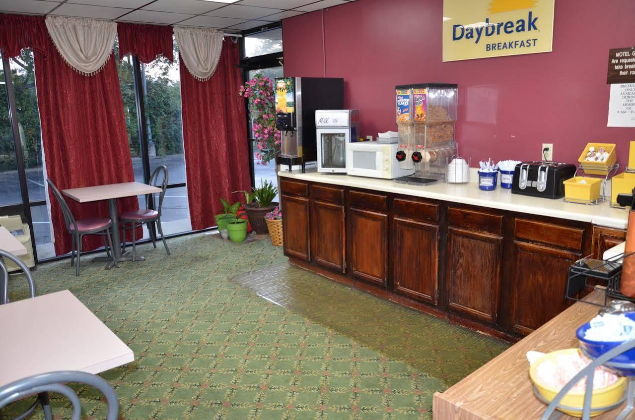 Days Inn Cheraw Екстериор снимка